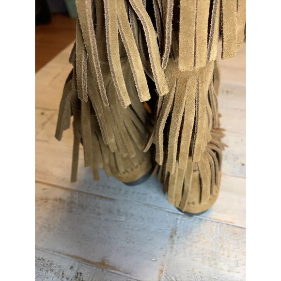 Moccasin Boots Minnetonka Brown Suede Layered Fringe Size 8 MINT!! - Picture 8 of 9